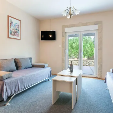 Holiday home Maslina Rupalj