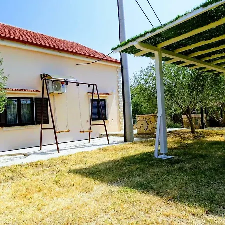 Holiday home Maslina Rupalj